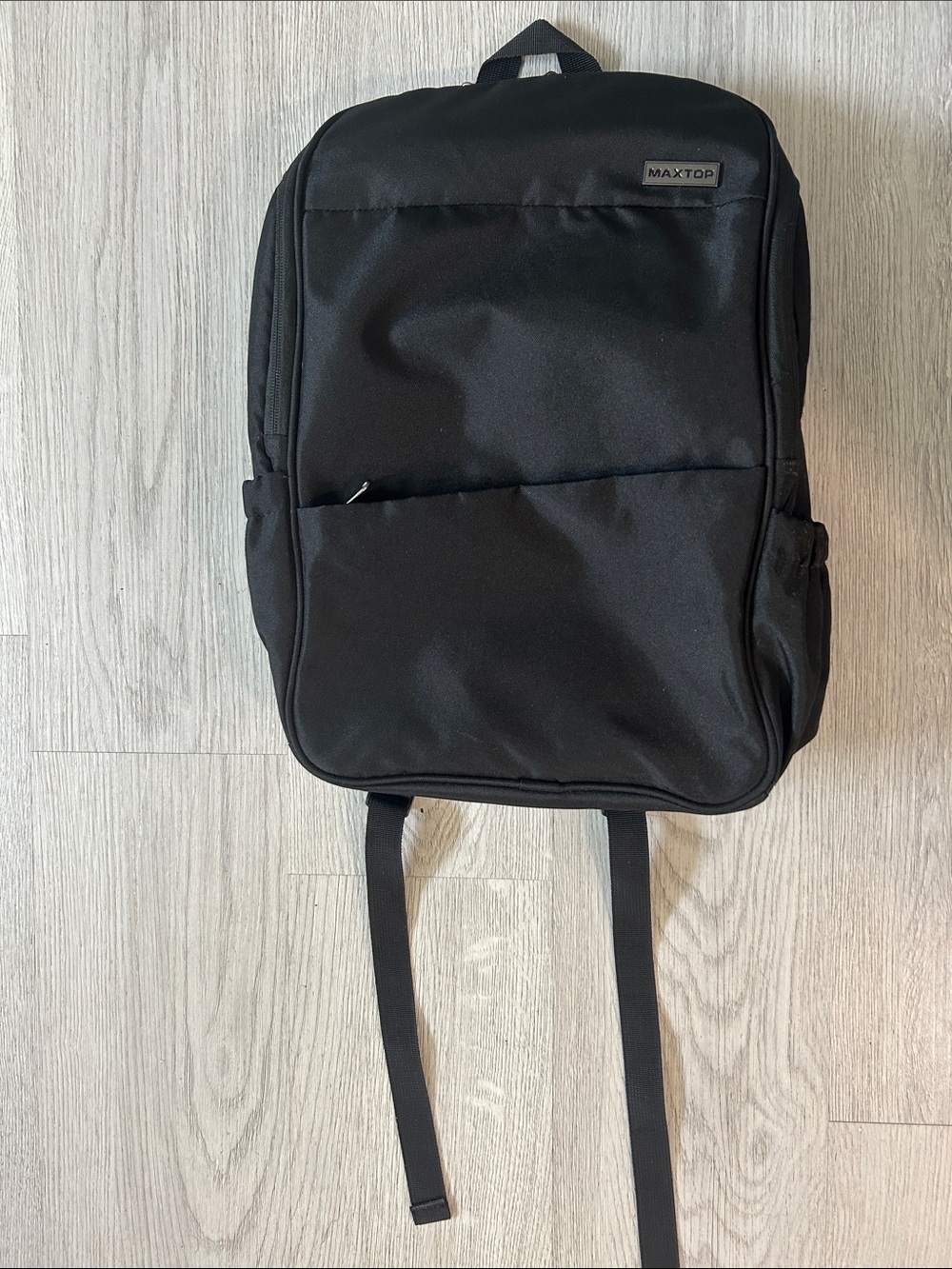 Maxtop water resistant backpack for laptop with a USB port